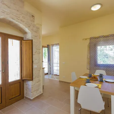 Pomelia -