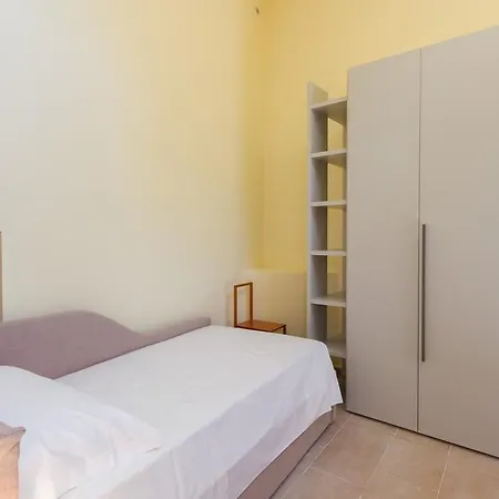 Pomelia -