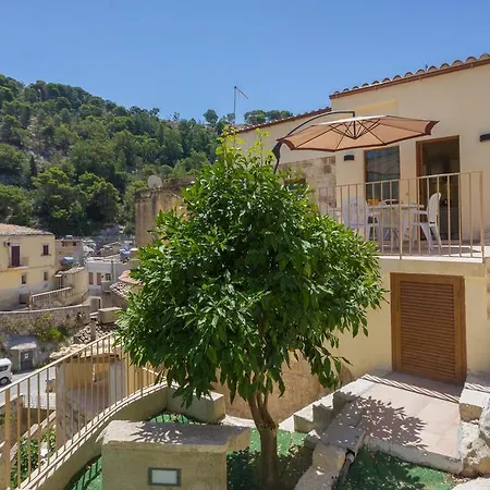 Pomelia -